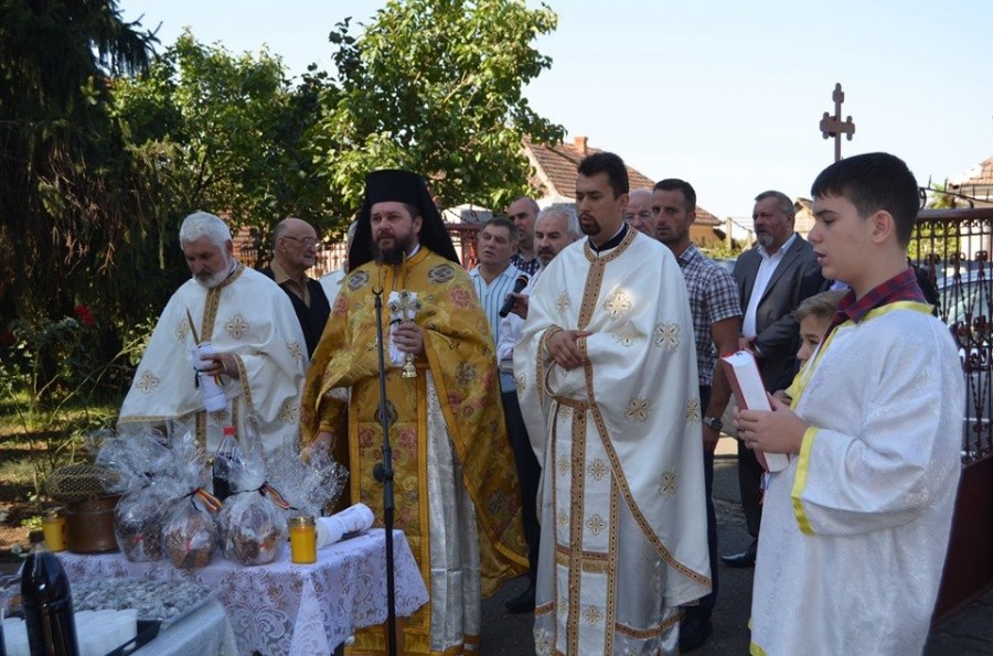 Dumnezeiasca Liturghie şi comemorarea eroilor de la Miniş