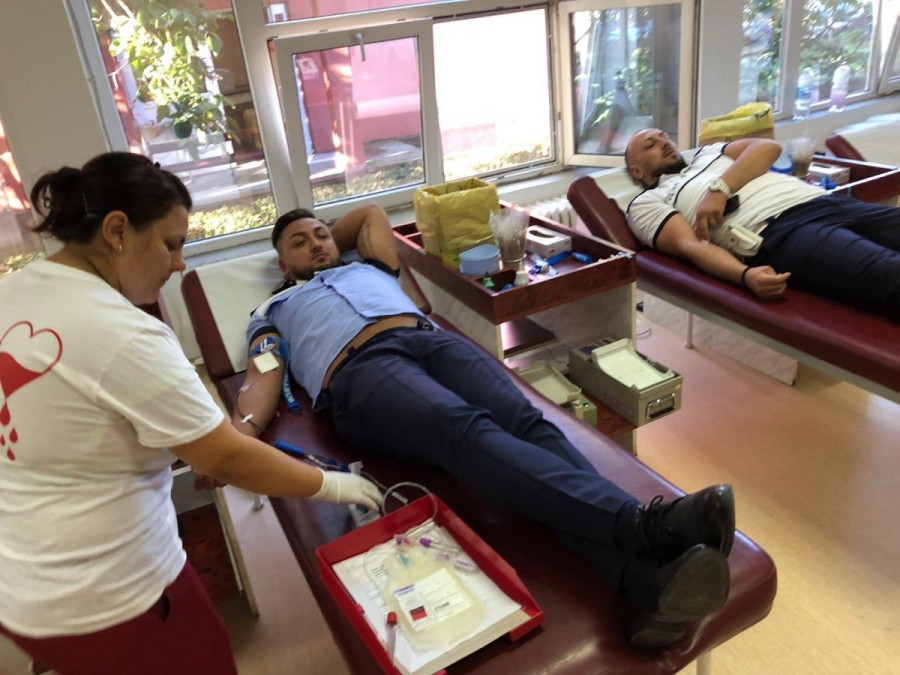 Polițiștii rutieri din Arad au donat sânge