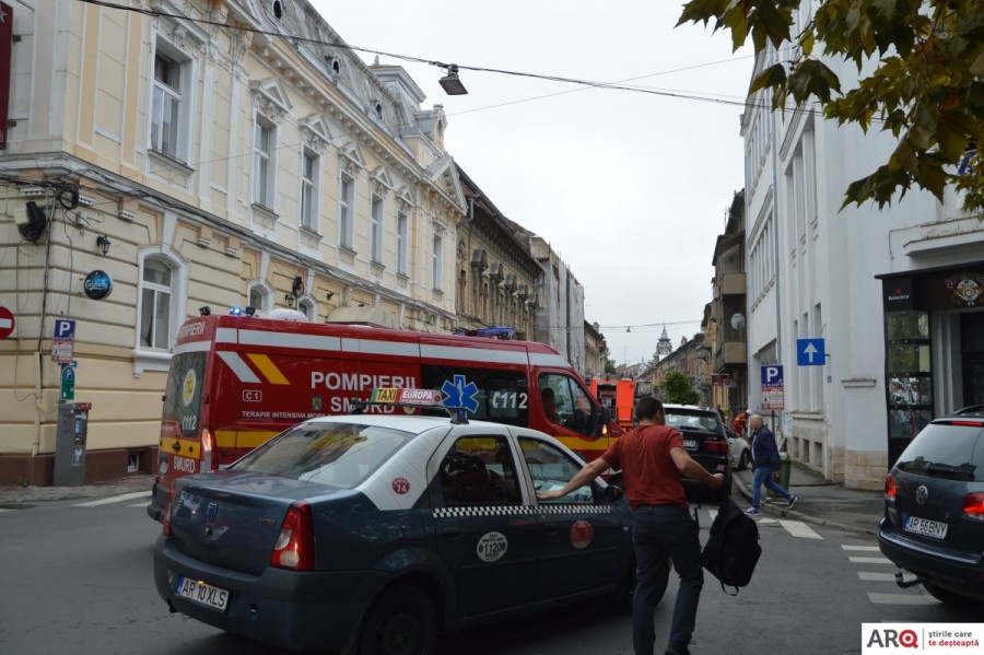 Trafic blocat pe Bulevardul Decebal colț cu 1 Decembrie