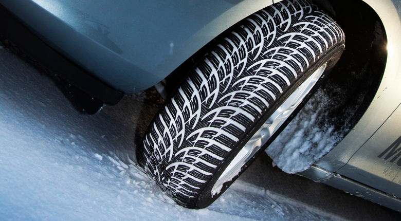 Ce amenzi riscă șoferii care nu folosesc anvelope de iarnă