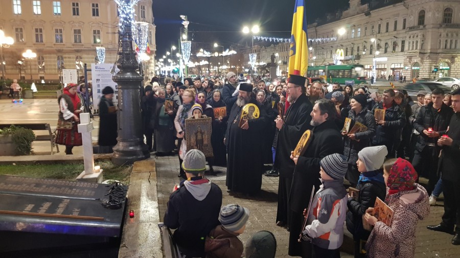 Zeci de arădeni au participat la Marșul Colindătorilor și la rugăciunea de la Monumentul Eroilor Martiri ai Revoluției din 1989