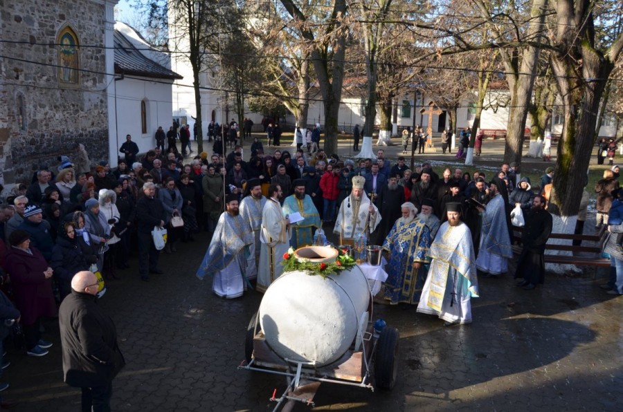 Slujire arhierească în Ajunul Bobotezei la Mănăstirea Hodoș-Bodrog