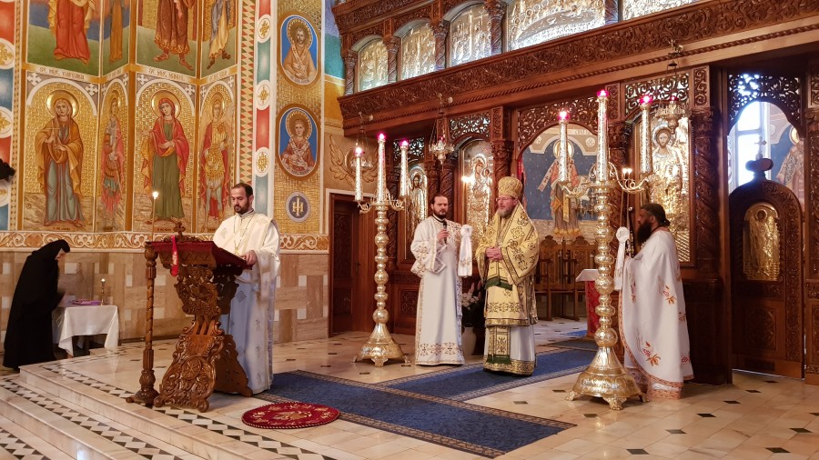 (FOTO) PS Emilian Crișanul: ”Mulțumirea și recunoștința, starea de normalitate a omului”. Liturghie Arhierească la Mănăstirea Gai