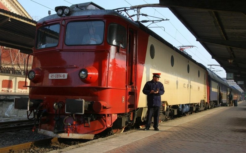 Trenuri anulate și sute de minute întârziere, după deraierea unui tren de marfă în Olt