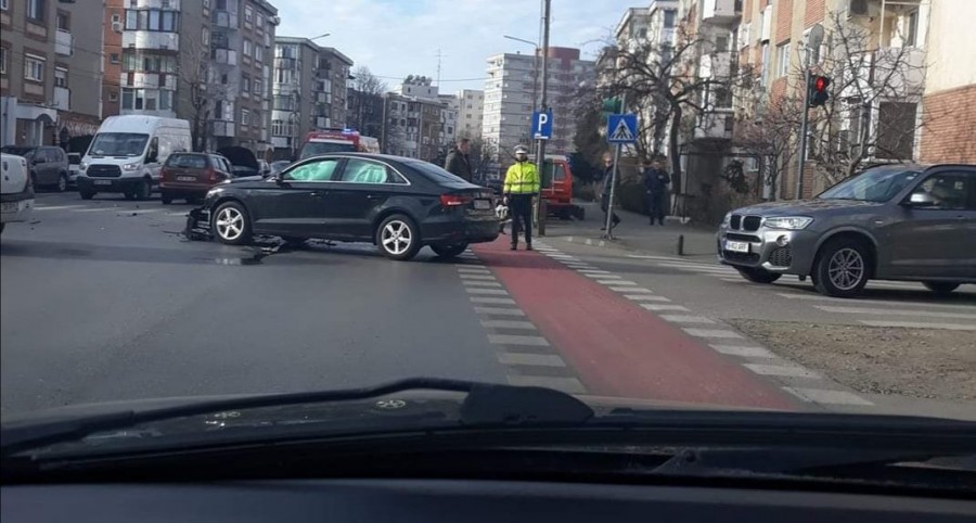 Accident cu două mașini și o bicicletă la Intim