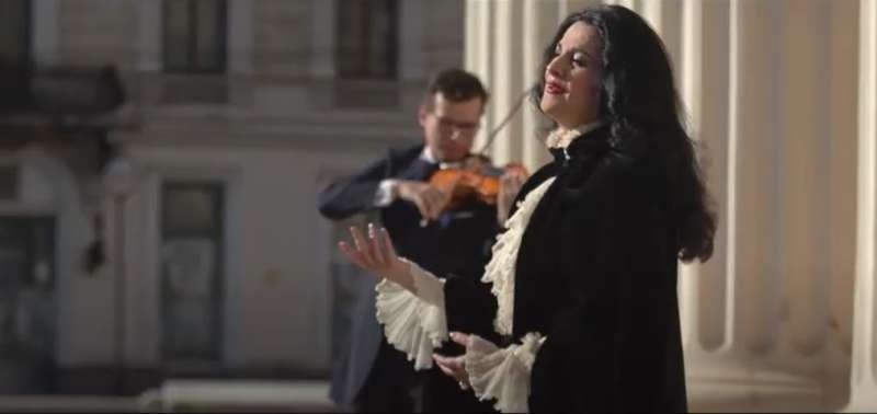 Angela Gheorghiu și Alexandru Tomescu, în Rugăciune pe treptele Ateneului. Videoclipul va fi difuzat de Filarmonica ”George Enescu”