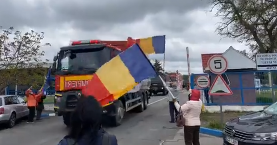 (VIDEO) Cum au primit românii de dincolo de Prut convoiul umanitar din România