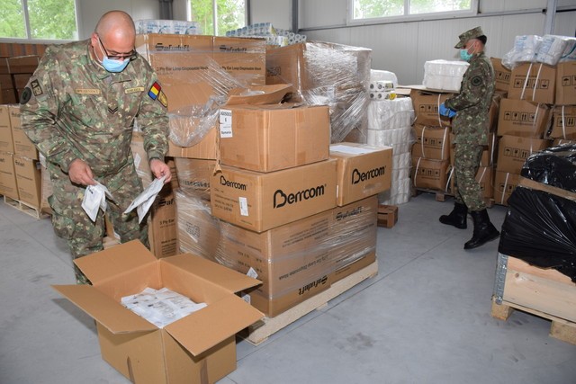 Aproximativ 200 de tone de materiale și echipamente medicale achiziționate pentru Armata României