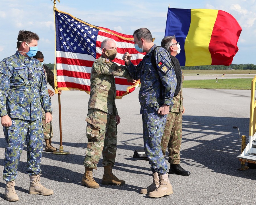 O echipă de medici militari din România ajută Statele Unite în lupta împotriva COVID-19