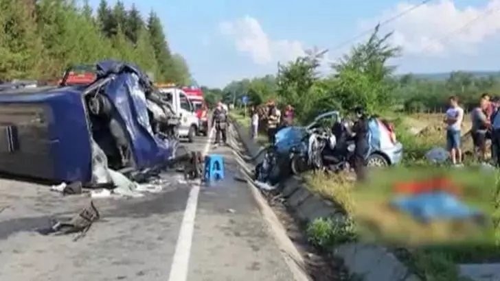 Accident grav, în jud. Vrancea. Microbuz cu persoane, spulberat: 2 morți, mai mulți răniți