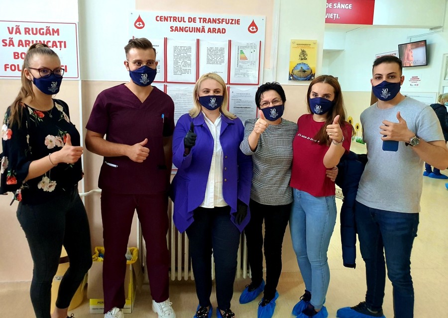”O pungă de sânge poate salva 3 vieţi”. Voluntarii de la UVVG au donat sânge la Centrul de Transfuzie Sanguină Arad