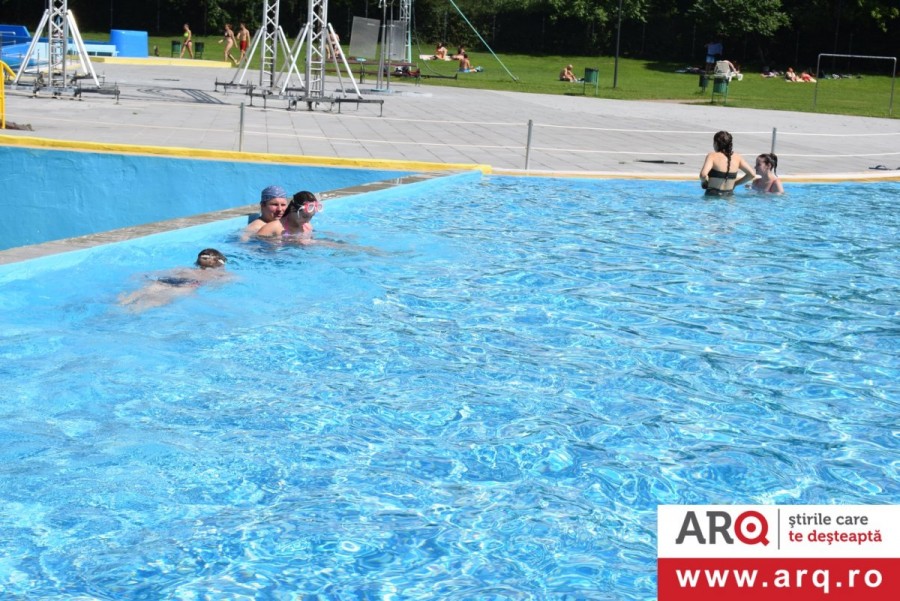 Ștrandul Neptun este gata să-i primească pe arădeni; de mâine ploile se opresc și sunt anunțate temperaturi de 30⁰C (FOTO)