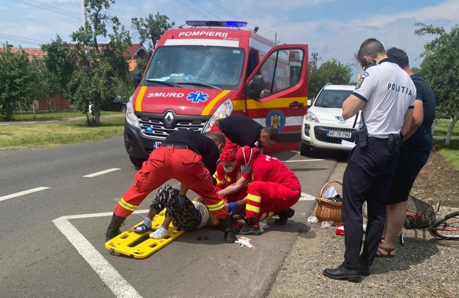 Femeie accidentată grav pe trecerea de pietoni de către un VW condus de un șofer cu brațul stâng paralizat