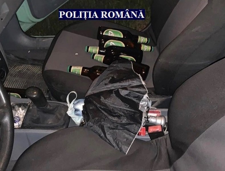 Băut și cu mașina plină de... sticle de băutură a fugit de polițiști