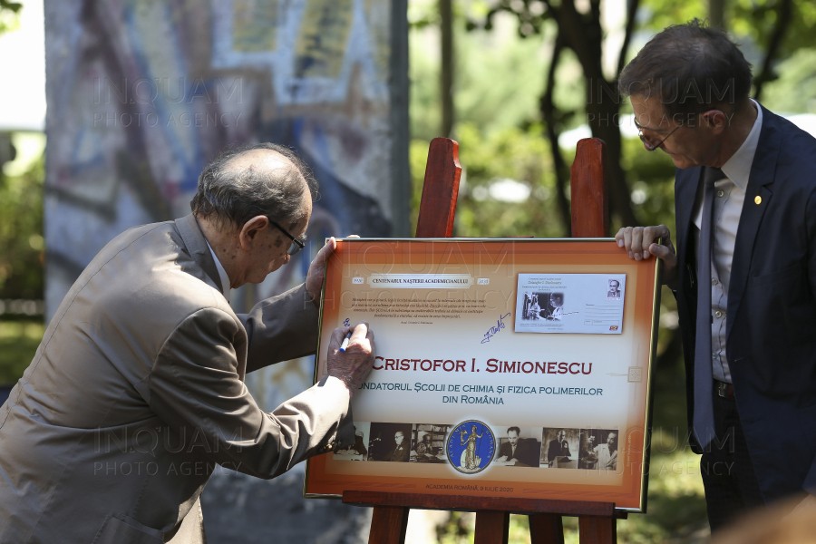 Întreg poştal dedicat sărbătoririi centenarului academicianului Cristofor I. Simionescu, lansat la Academia Română