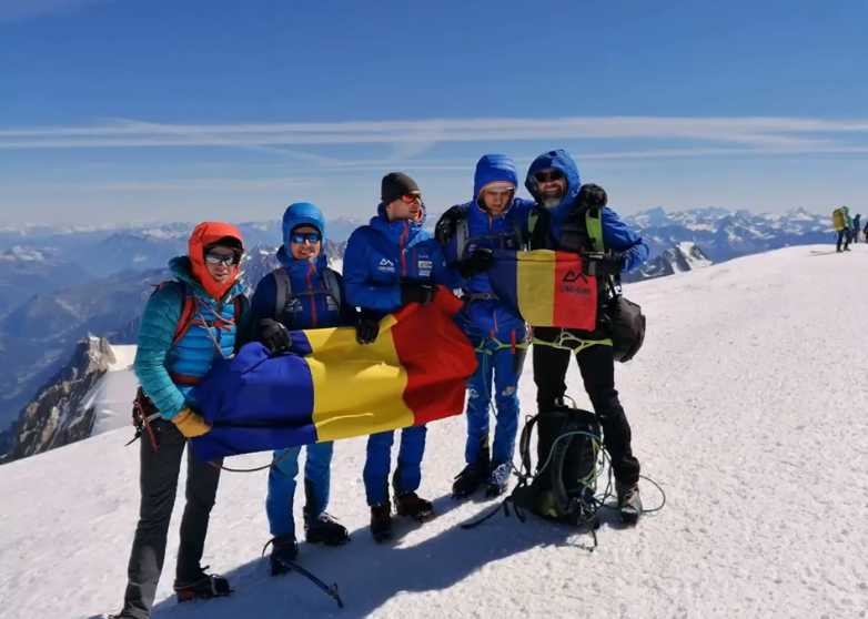 Premieră pentru România! Doi alpiniști nevăzători au cucerit Vârful Mont Blanc