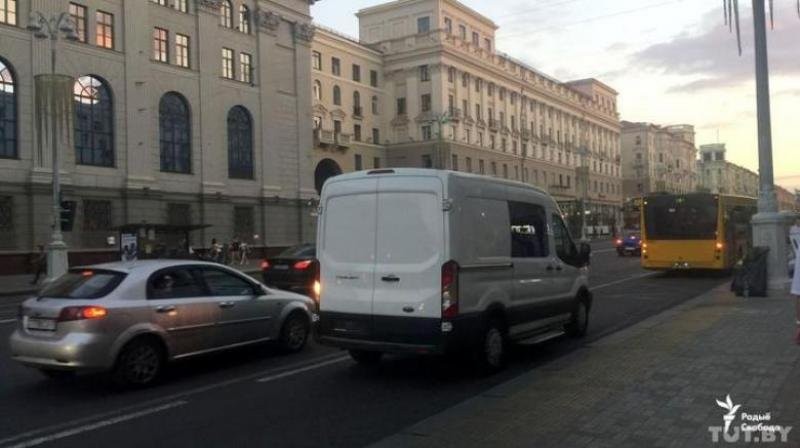 Protestatarii din Belarus ridicaţi de dube fără număr de înmatriculare