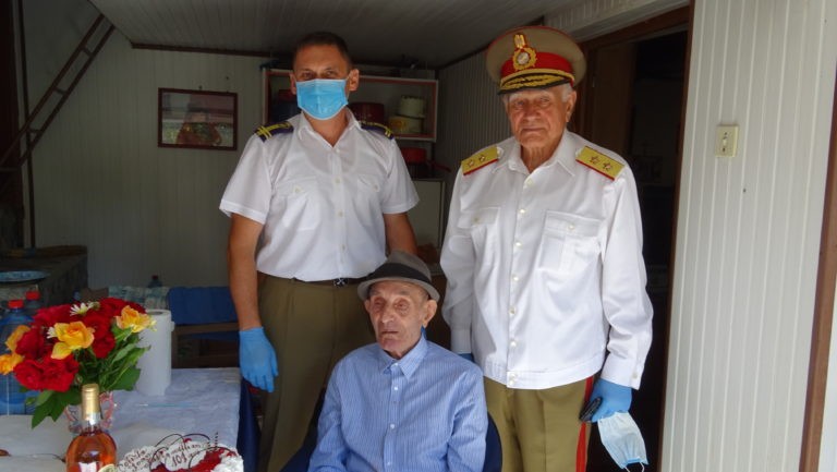 Veteranul de război Ioan Gheorghe Cotîrlă, aniversat la împlinirea vârstei de 101 ani