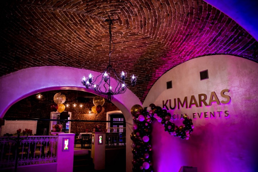 Kumaras Social Events, un local potrivit pentru 50 persoane.
