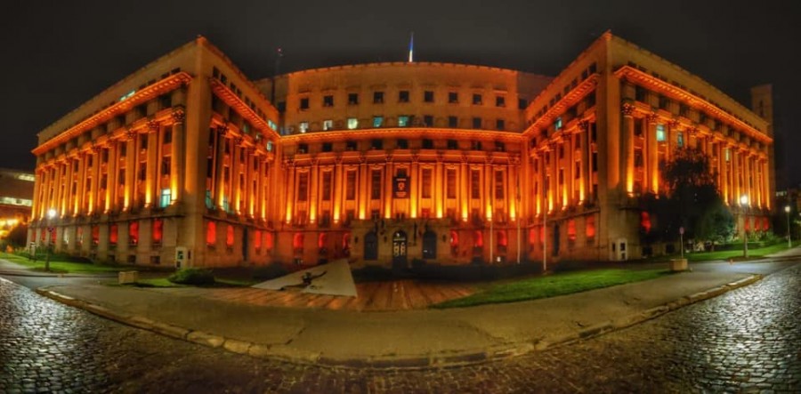 Palatul Ministerului Afacerilor Interne, iluminat în portocaliu în semn de respect față de munca depusă de personalul medical