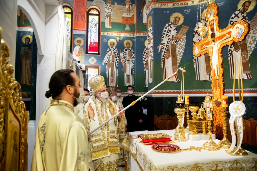 Biserica nouă a Mănăstirii Izbuc a fost sfințită de Patriarhul Daniel