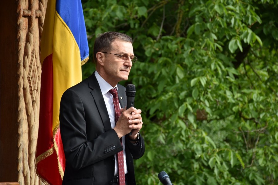 Preşedintele Academiei Române a fost decorat cu Ordinul Coroana României, în grad de Comandor
