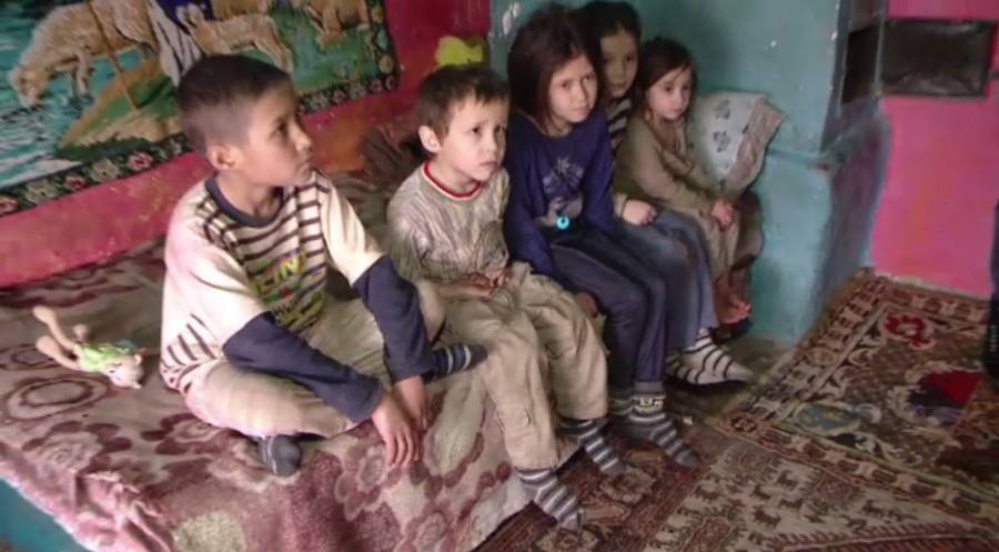 Sute de mii de copii din România, afectați de pandemie: mai puţine mese calde, mai puţine lemne de foc și izolare
