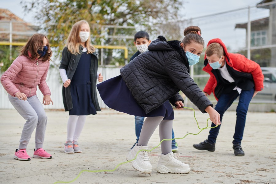 Salvați Copiii întărește programul de sprijin pentru copiii rămași singuri acasă:  Harta pe județe