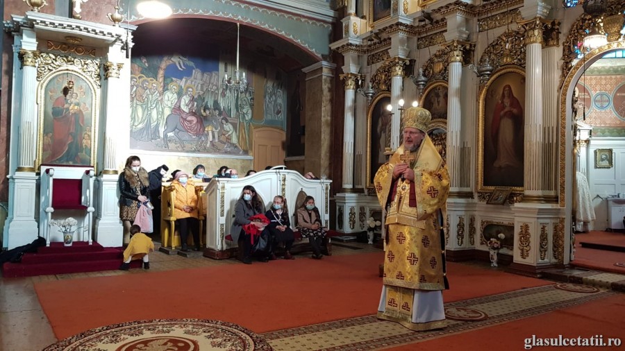 ÎN IMAGINI – Liturghia Arhierească în ziua de prăznuire a Sfântului Nicolae, la Catedrala Veche din Arad