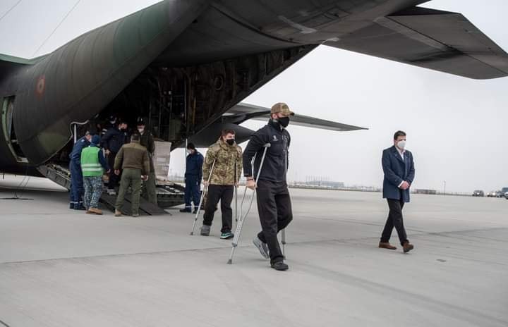 Militarii arădeni răniți în Afganistan s-au întors acasă! Cu aceeași aeronavă au fost aduse echipamente pentru ATI