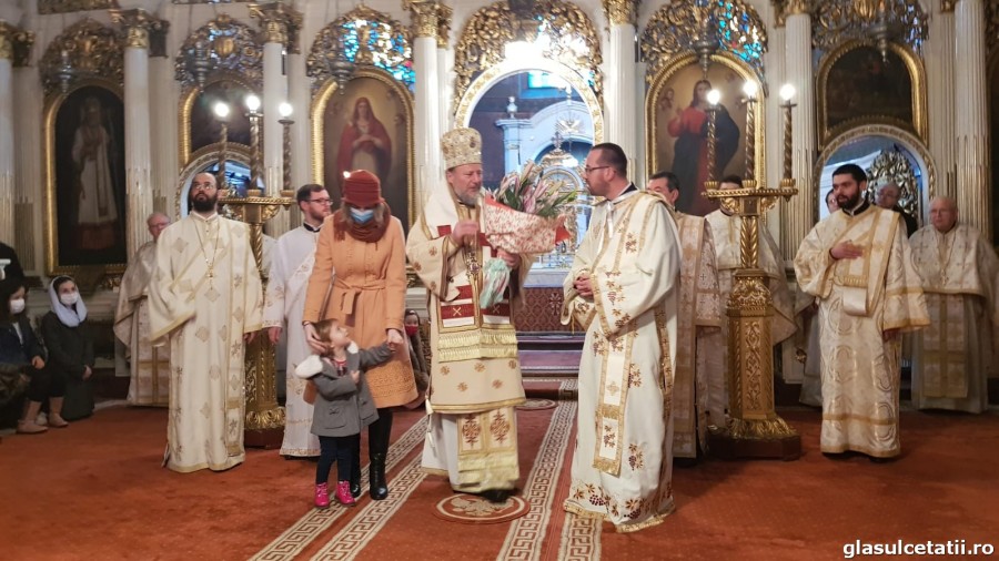 PS Emilian Crișanul: ”Nerecunoștința față de Dumnezeu și oameni ne izolează, ne dezumanizează, ne face egoiști”. Liturghie Arhierească și hirotonie întru diacon la Catedrala Veche din Arad