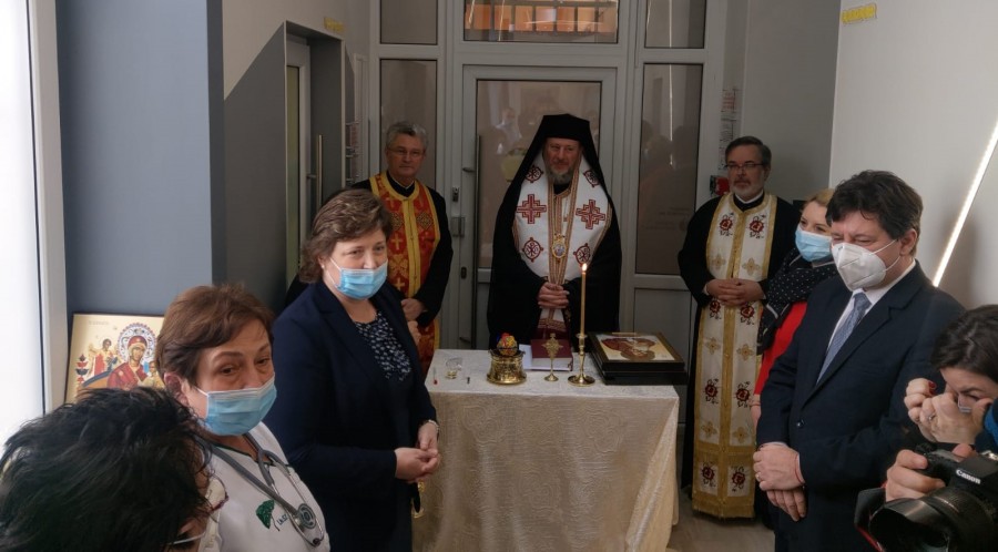 (FOTO) Oamenii sfințesc locul! Secția Pediatrie 2 Arad a fost reabilitată, modernizată și sfințită