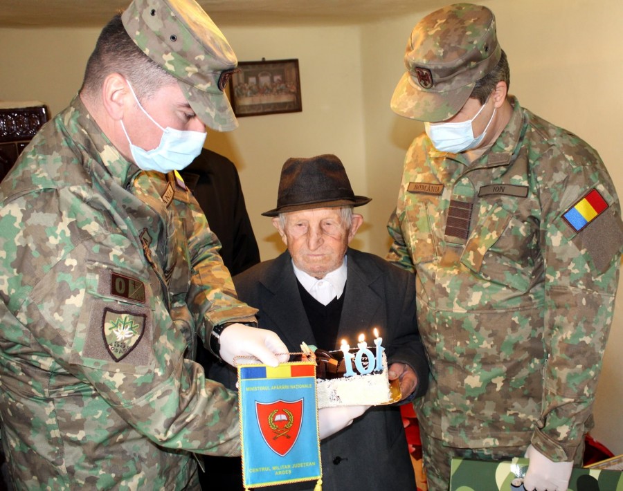 Veteranul de război Ion Zaharia, sărbătorit la 101 ani. A luptat la Cotul Donului și a stat 3 ani într-un lagăr din Siberia