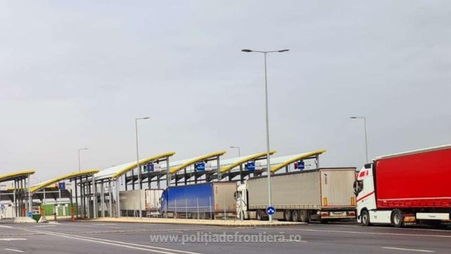 Cod roşu la PTF Nădlac II: tirurile aşteaptă peste 100 de minute pentru a putea ieşi din ţară