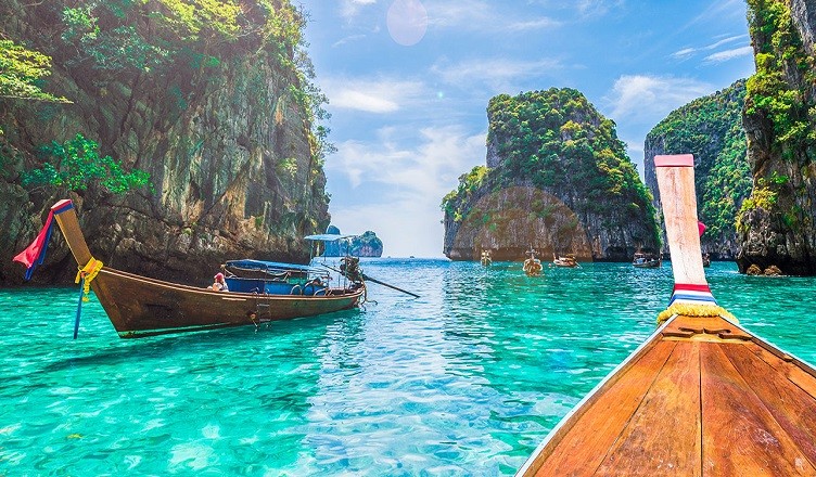 Thailanda intenționează să primească turiști vaccinați fără restricții