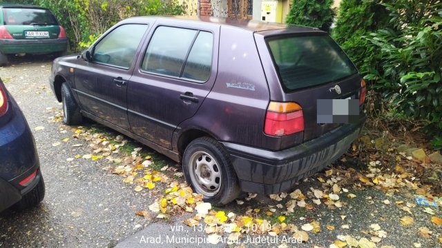 Poliţia Locală a pus ochii pe sute de maşini abandonate