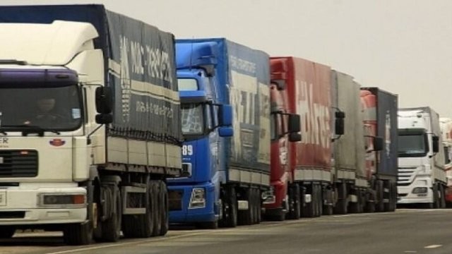 Aglomerație la vamă! Mii de camioane au tranzitat granița în această dimineață