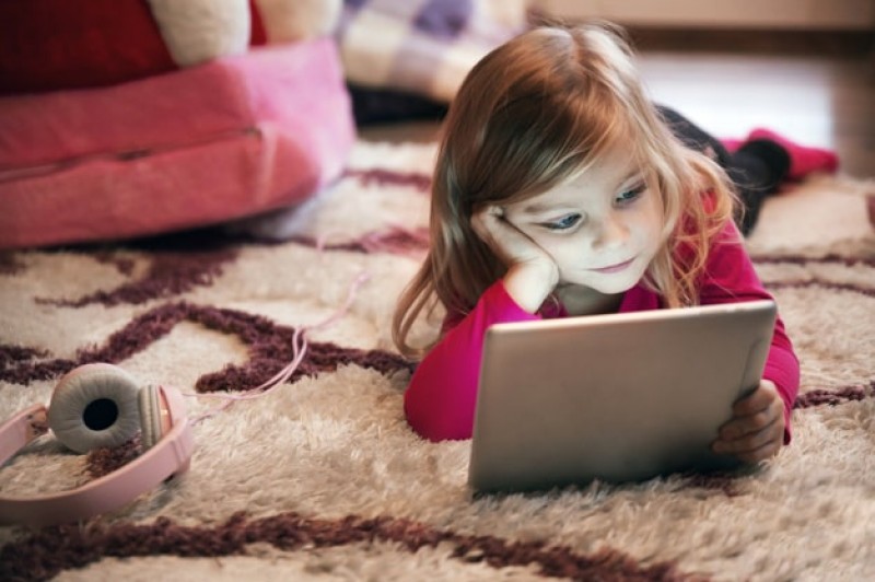 Salvaţi Copiii: 49% dintre copii verifică uneori, rar sau deloc informaţiile găsite pe internet