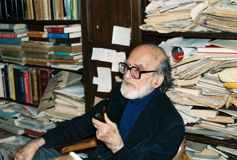 Academia Română a achiziţionat 17 manuscrise şi documente semnate Mircea Eliade