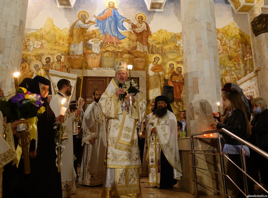 ÎN IMAGINI – Slujba Învierii și Liturghia Arhierească la Mănăstirea Gai