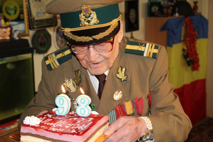 Veteranul de război Simion Isac Juravschi, sărbătorit la împlinirea vârstei de 98 de ani