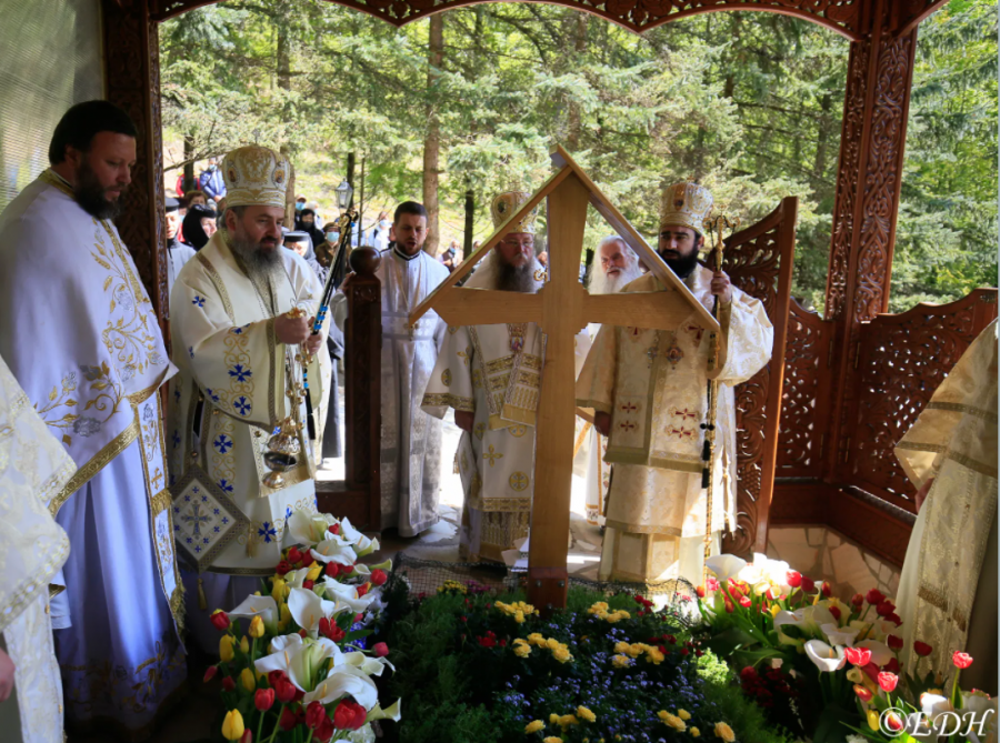 Pelerinii, din nou pe Calea Prislopului. Mănăstirea și-a sărbătorit astăzi hramul istoric