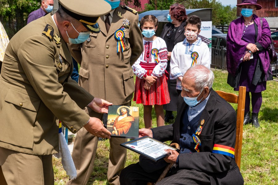 Veteranul de război Avram Toader Constantin, sărbătorit la 102 ani