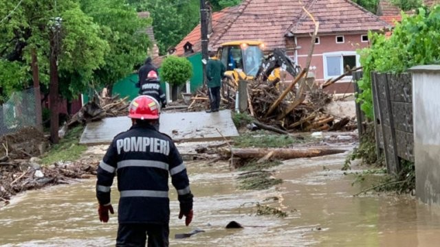 Alertă de cod roșu de inundații în Arad și alte două județe