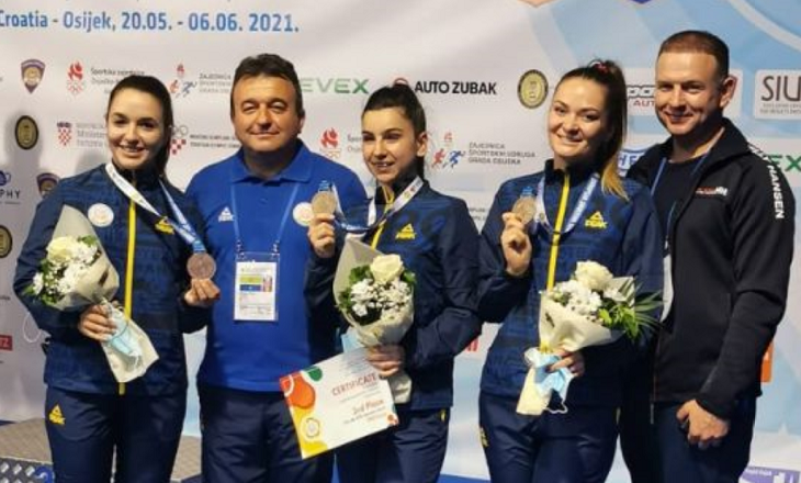 România, medaliată cu bronz în proba feminină pe echipe la puşcă aer comprimat 10 m la Europene