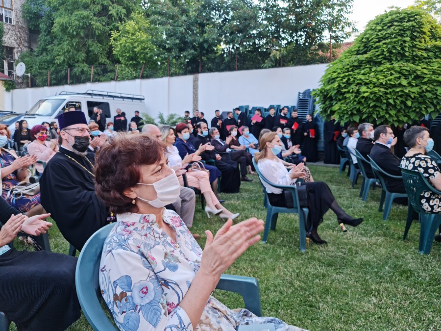 O seară cât o Înviere, la Teatrul de Vară din Arad! Bucurie și comuniune după pandemie, într-un concert de excepție susținut de Grupul „Sf. Ioan Damaschin” și Orchestra „Rapsodia”