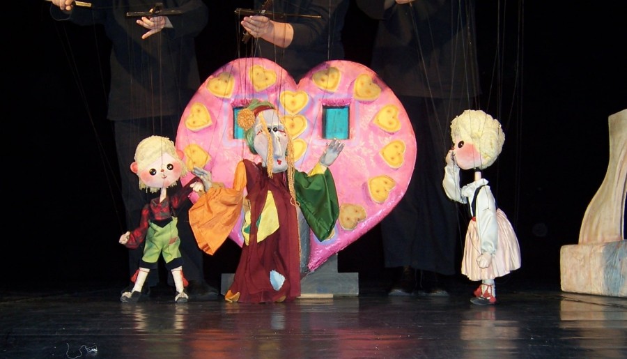 „Hansel și Gretel” – o nouă poveste veselă și plină de tâlc, pe scena de la Marionete