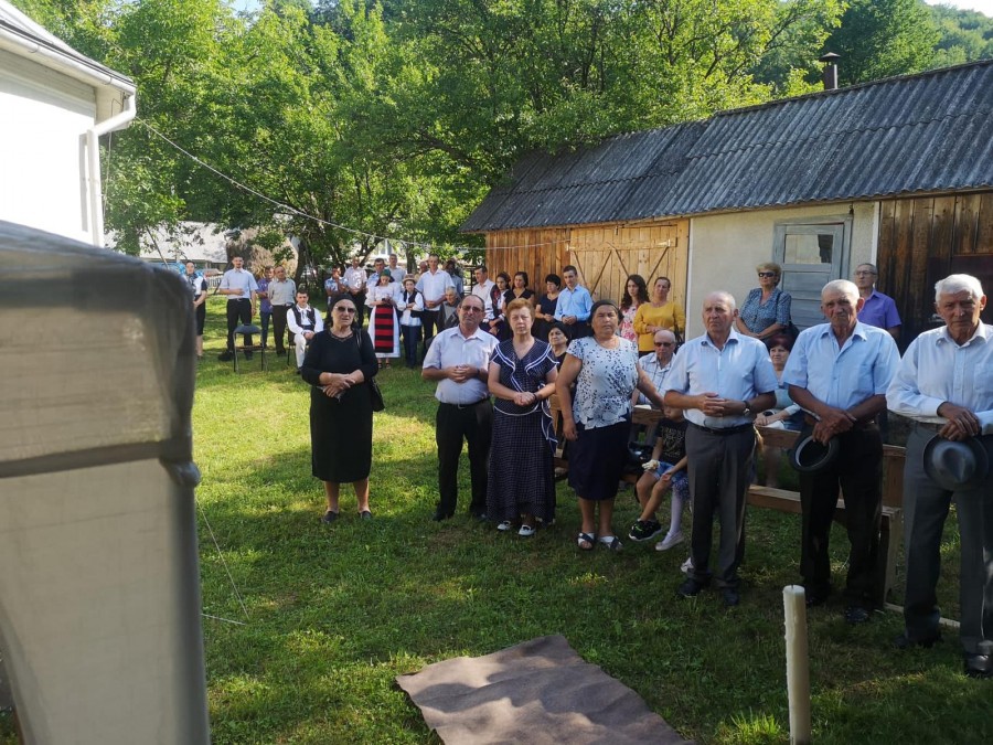 „Întâlnirea omului cu Dumnezeu aduce sfințire, viață, iertare, liniște, smerenie, demnitate și mântuire” - PS Emilian Crișanul în Parohia Huta din Cluj