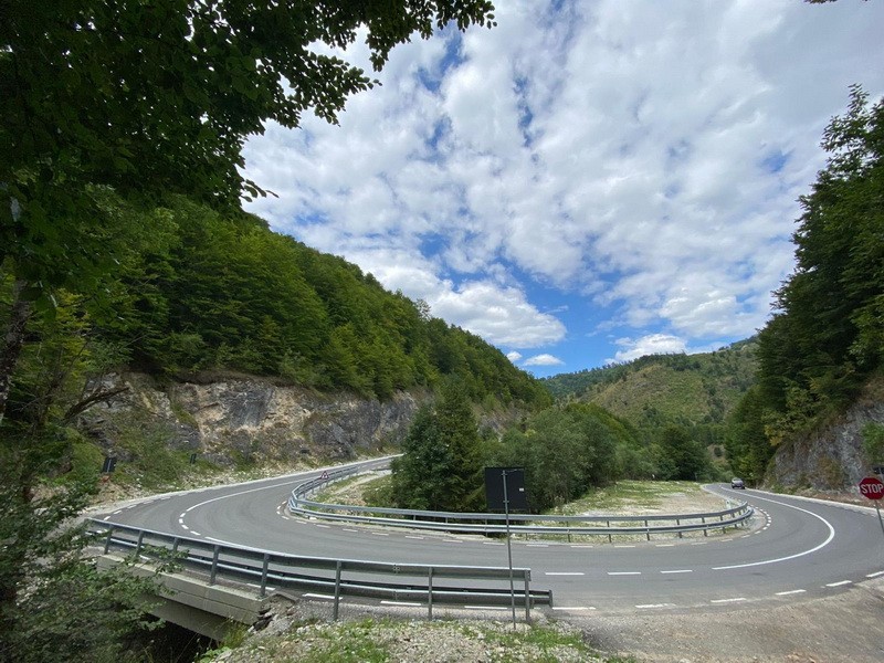 Primul tronson din Drumul Apusenilor, cel mai mare proiect de infrastructură rutieră montană din Transilvania, finalizat cu 3 luni înainte de termen