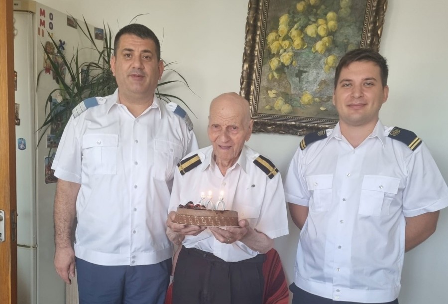 Veteranul de război Ștefan Ilie, sărbătorit la împlinirea vârstei de 100 de ani. „Eram nevoiți să bem apă de ploaie din urmele lăsate de potcoavele cailor...”